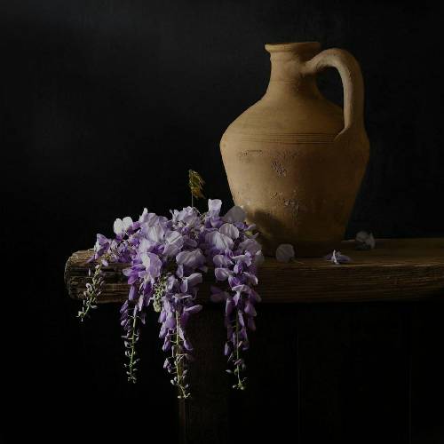 عمیق ترین مشکلاتمونو سطحی میگیریم حال میکنیم وقتی هم دیگرو زخمی